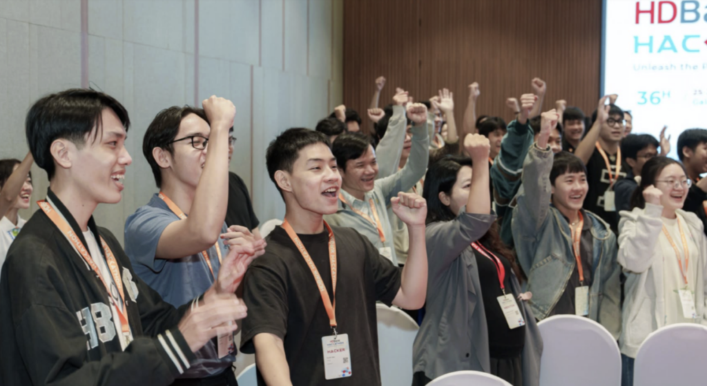 Vinh danh đội vô địch Cybersecurity Track